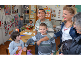 У одељењу у основној школи у Пећинцима